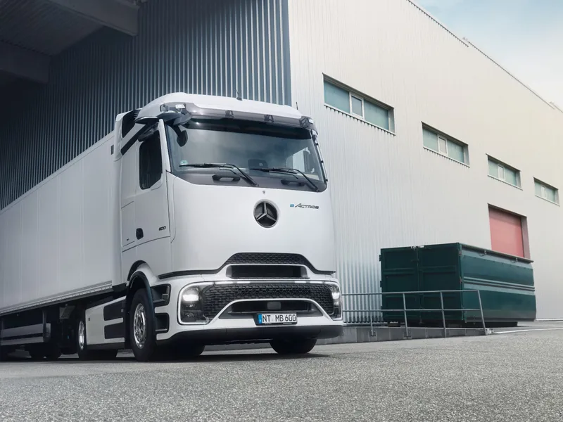 Mercedes-Benz eActros 400 electric semi truck